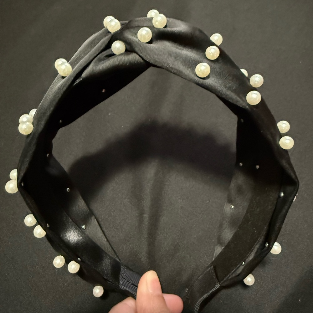 Elegant Black Pearl-Embellished Headband